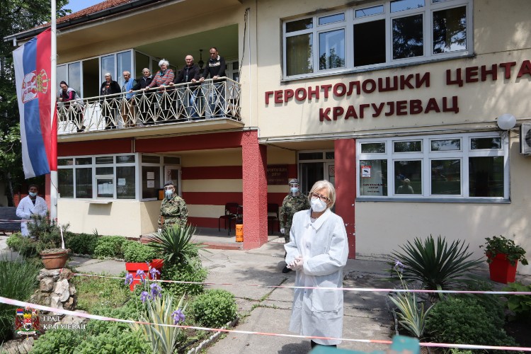 Министар Ђорђевић посетио Геронтолошки центар и Завод „Мале пчелице“