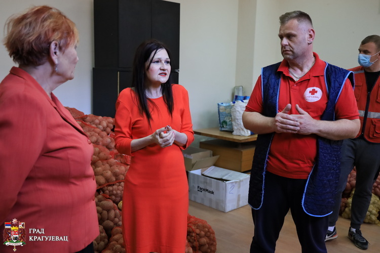 Кромпир заплењен у ванпијачној продаји уступљен Црвеном крсту