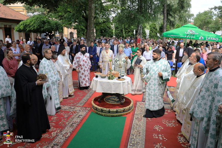 Литија са молитвом за напредак града и његових житеља
