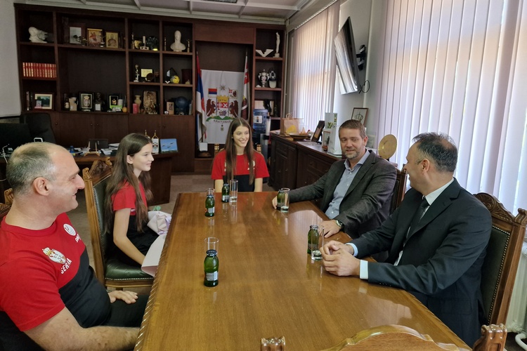Еленин успех подстицај млађима