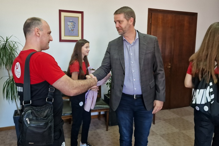 Еленин успех подстицај млађима