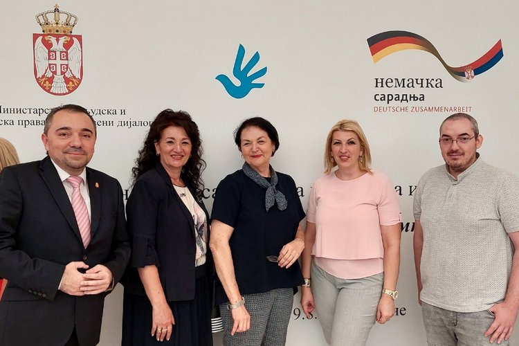 Запошљавање високо образованих Рома и Ромкиња у локалним самоуправама