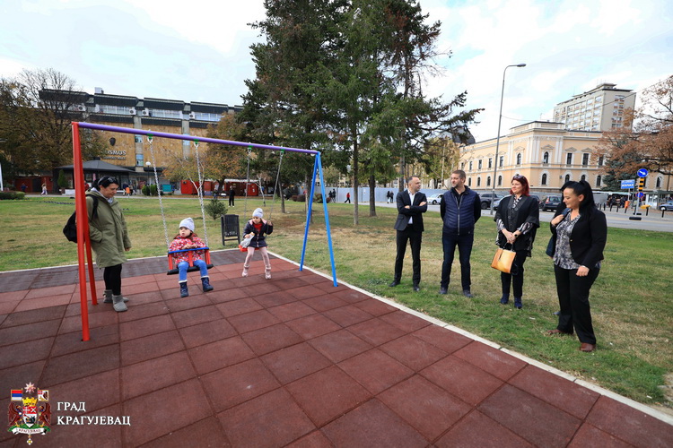 Отворено једно од највећих реконструисаних игралишта за децу