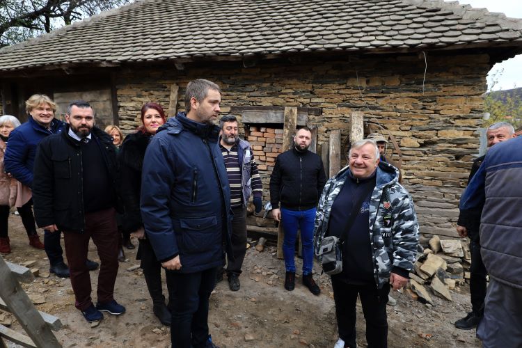 Градоначелник Никола Дашић обишао породицу Матић из Љубичевца