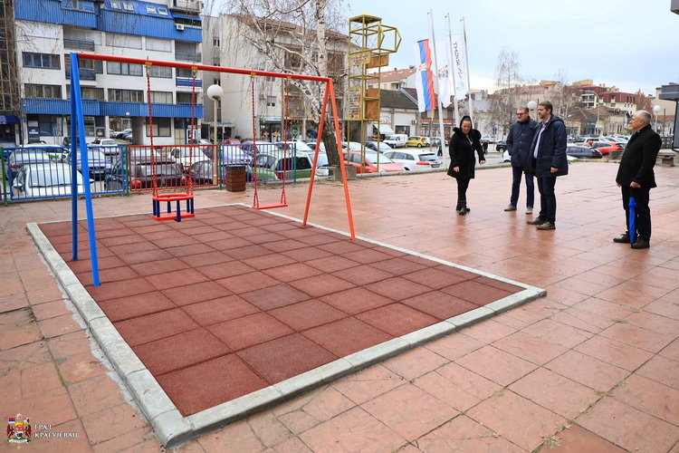Месна заједница Лепеница богатија за ново дечије игралиште
