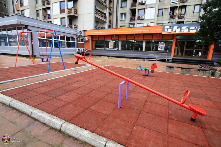 Месна заједница Лепеница богатија за ново дечије игралиште