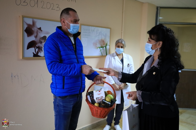Поклон честитка за прву бебу у Новој години по јулијанском календару